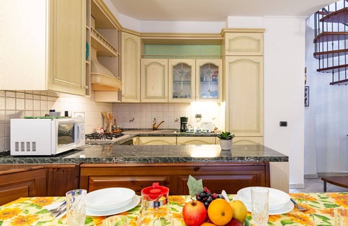Corrido House | Stunning private villa for 4 people with WIFI, hot tub, TV, terrace and pets allowed