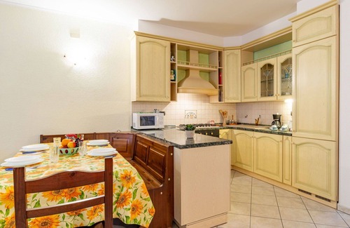 Corrido House | Stunning private villa for 4 people with WIFI, hot tub, TV, terrace and pets allowed