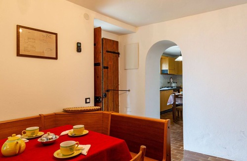 Plesio House | Stunning private villa for 6 guests with WIFI, terrace and pets allowed