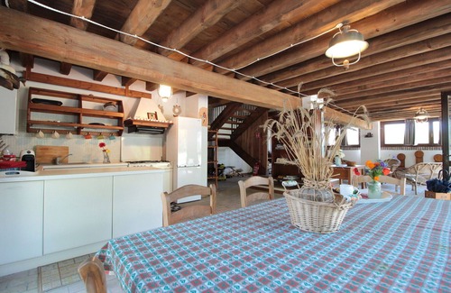 Ca'Noghera House | Stunning private villa for 6 guests with WIFI, TV, patio and pets allowed