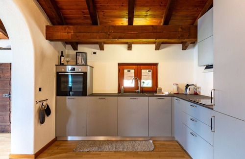 Vercana House | Stunning private villa for 12 guests with WIFI, TV and patio