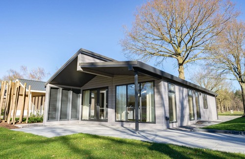 Biddinghuizen House | Stunning private villa for 6 people with WIFI, pool, TV and terrace