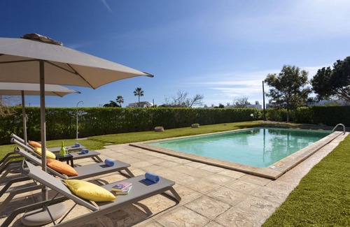 Alporchinhos Villa | Stunning private villa with A/C, WIFI, private pool, TV, terrace, pets allowed and panoramic view