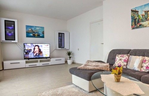Klenovica House | Stunning private villa with WIFI, A/C, private pool, hot tub, TV, terrace, pets allowed and park...
