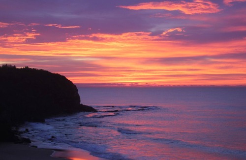 Warriewood House | Stunning quiet Beach Front 20km from harbour bridge