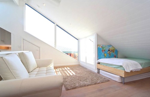 Warriewood House | Stunning quiet Beach Front 20km from harbour bridge