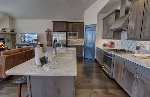 River Run House | Stunning/River Run Village/Hot Tub/Walk to Slopes