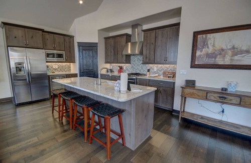 River Run House | Stunning/River Run Village/Hot Tub/Walk to Slopes