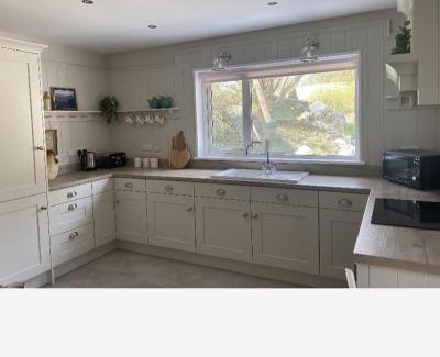 Crolly House | Stunning riverside cottage in central location