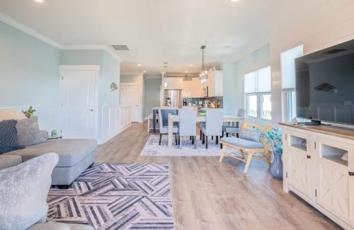 Wilmington Beach House | Stunning Rooftop Sun Deck at The Bend and Snapper