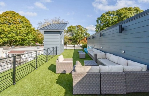 Virginia Highland Condo | Stunning Sanctuary In The Heart Of Midtown-Ponce City