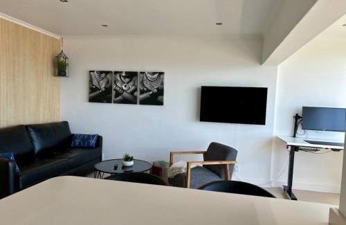Sea Point Apartment | Stunning sea-view apartment with Balcony