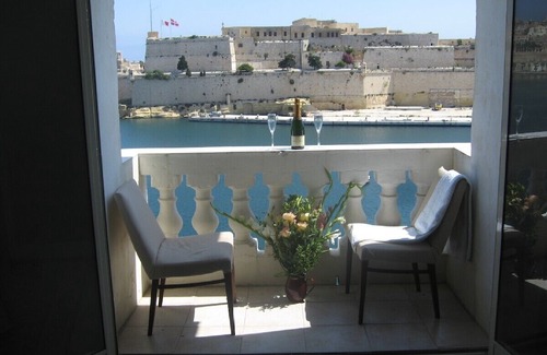 Senglea Apartment | Stunning sea views of Valletta’s historic Grand Harbour