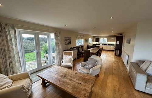 Filey Cottage | Stunning SEAVIEW Coastal Cottage - Sleeping 8 in 4 Bedrooms - Pool and Beach Access Included.