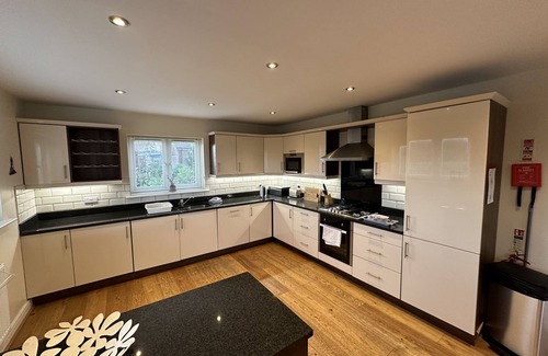 Filey Cottage | Stunning SEAVIEW Coastal Cottage - Sleeping 8 in 4 Bedrooms - Pool and Beach Access Included.