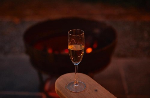 Tavistock Cabin | Stunning Shepherds Hut with Superb Views & Fire Pit near a Superb Gastro Pub