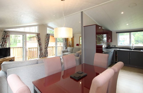 Jedburgh House | Stunning Signature Lodge 3 Bedrooms With Hot Tub