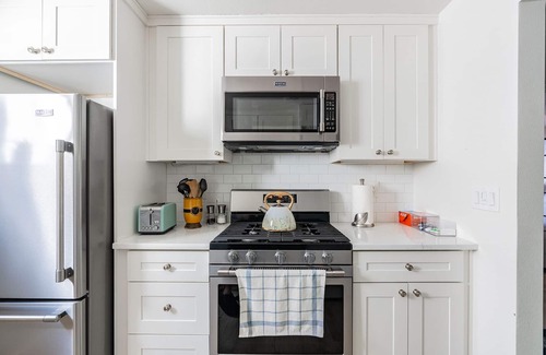 Federal Way House | Stunning Sound View+Luxury Stylish Design+ two Kitchens!