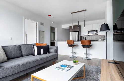 South Loop Apartment | Stunning South Loop 1BR w/Pool + Gym near Michigan Avenue by Blueground