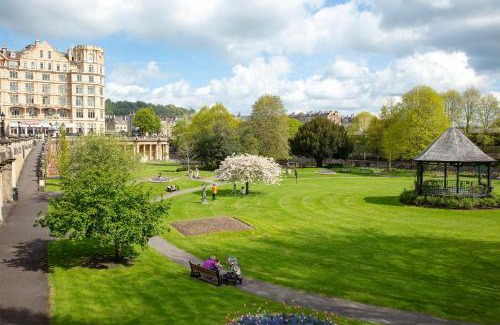 Bath Apartment | Stunning Spacious Central Apartment near Parade Gardens