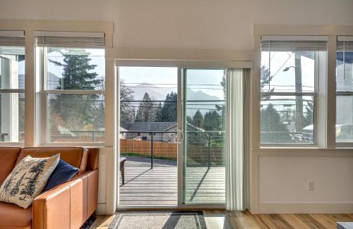Stevenson House | Stunning Stevenson Retreat with Mountain Views!