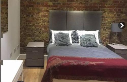 Banstead Apartment | Stunning Studio1, Banstead with free off st parking
