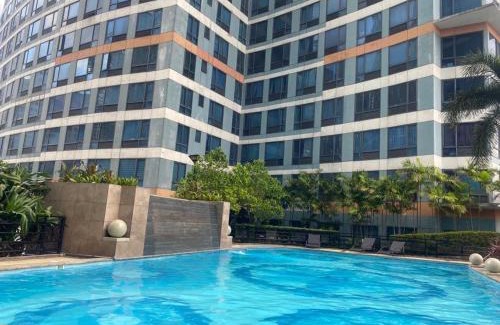 Bagumbayan Apartment | Stunning Suite 10 Steps from Eastwood Mall
