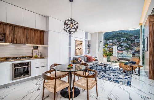 Emiliano Zapata Apartment | Stunning Super Studio at Avida! Awesome roofdeck!