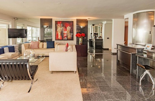 Clifton Apartment | Stunning Three Bedroom Clifton Apartment on the Watersedge (Clifton Rocks)