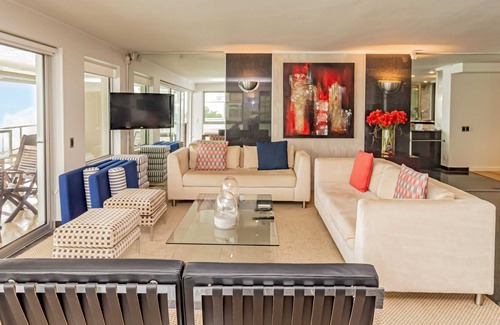 Clifton Apartment | Stunning Three Bedroom Clifton Apartment on the Watersedge (Clifton Rocks)