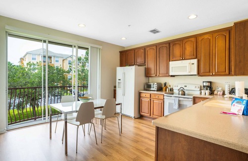 Florida Central Atlantic Coast House | Stunning tri-level townhome at Vista Cay Resort *close to supermarket*