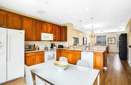 Florida Central Atlantic Coast House | Stunning tri-level townhome at Vista Cay Resort *close to supermarket*