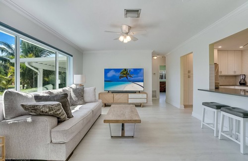 Imperial Point House | Stunning Tropical 3BR Oasis with Pool & Tiki Hut