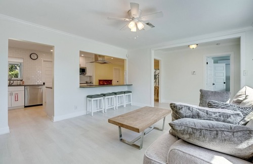 Imperial Point House | Stunning Tropical 3BR Oasis with Pool & Tiki Hut
