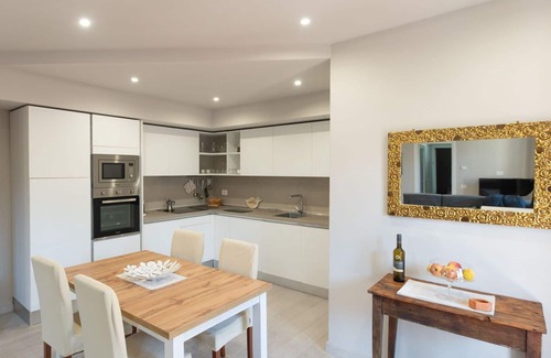 Intra House | Stunning villa for 4 people with WIFI, balcony and parking