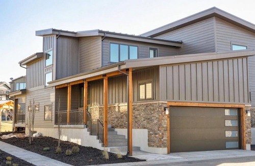 Ogden House | Stunning vacation home on Pineview Reservoir near 3 ski resorts