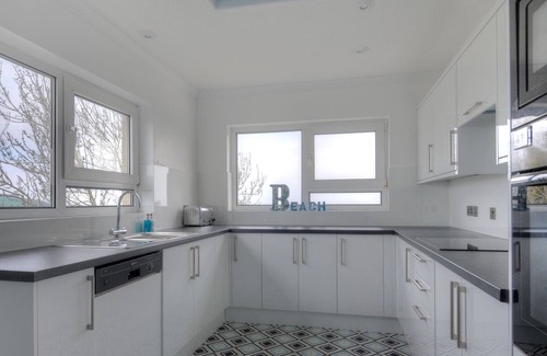 Charmouth House | STUNNING VIEW, pet friendly, country holiday cottage in Charmouth