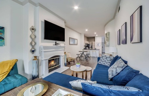 Travis Heights Condo | Stunning View! Steps to Downtown, 6th St & Rainey!