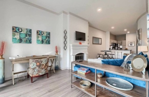 Travis Heights Condo | Stunning View! Steps to Downtown, 6th St & Rainey!