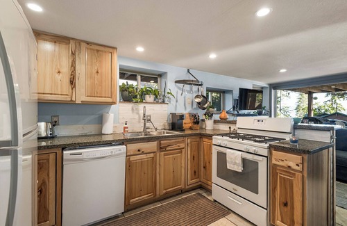 Peninsula Village Cabin | Stunning Views at Lake Almanor Cabins 6 & 7
