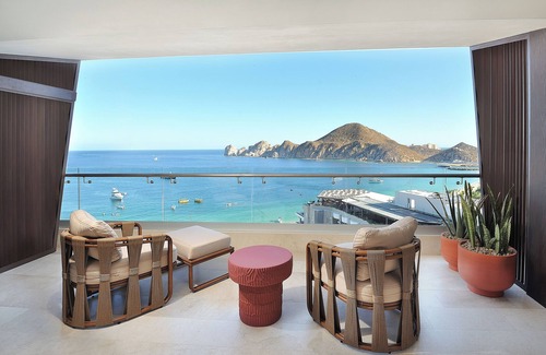 El Medano Ejidal Apartment | Stunning Views of Coastline! Beachfront, Swimming Pools, Spa, Free Parking!