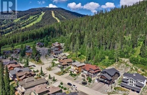 Sun Peaks Ski Chalet | Stunning Views Ski in Home