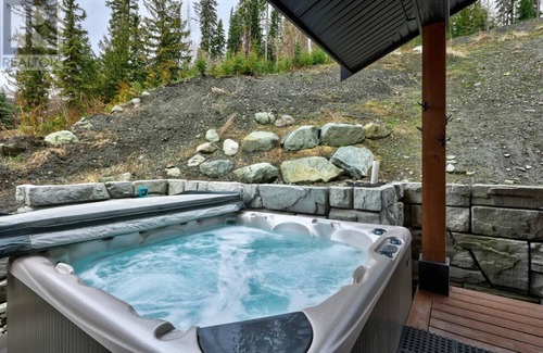 Sun Peaks Ski Chalet | Stunning Views Ski in Home
