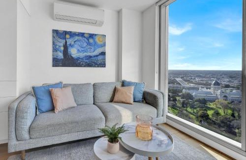 Melbourne Central Business District Apartment | Stunning Views - Spacious Melbourne Central Sky Escape - Free Tram