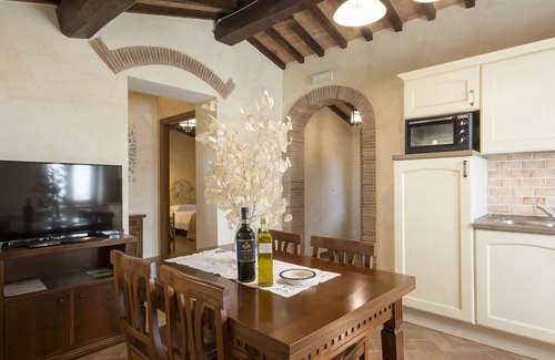 Giugnano Villa | Stunning villa for 5 people with A/C, pool, WIFI, TV and panoramic view
