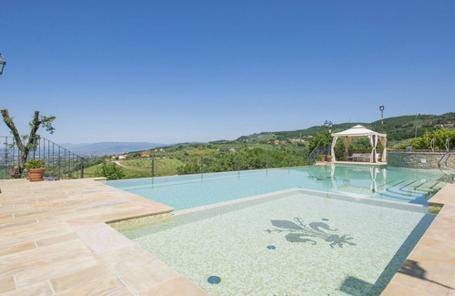 Giugnano Villa | Stunning villa for 5 people with A/C, pool, WIFI, TV and panoramic view