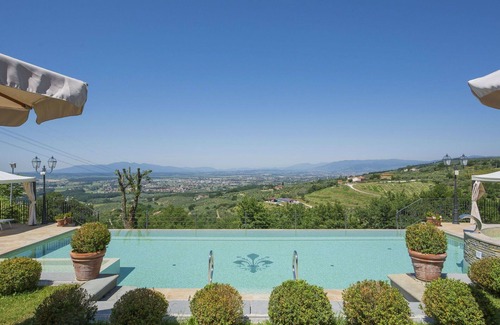 Giugnano Villa | Stunning villa for 5 people with A/C, pool, WIFI, TV and panoramic view