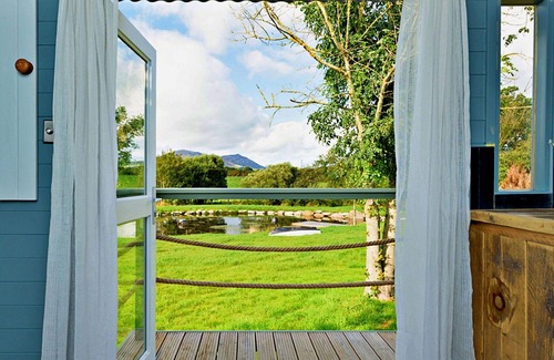 Rhyd-y-clafdy House | Stunning villa for 2 guests with parking