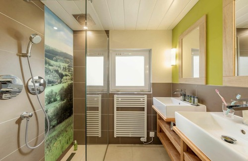 Vielsalm House | Stunning villa for 4 people with pool, WIFI, TV, terrace and parking