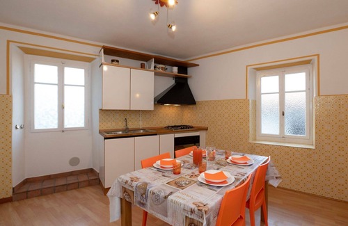 Comero House | Stunning villa for 4 guests with WIFI, TV, balcony, pets allowed and parking